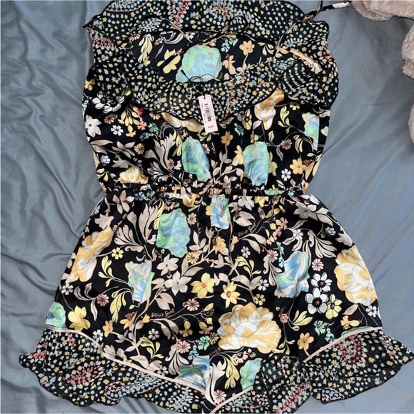 Victoria's Secret Sleepwear Satin Floral Romper Size M - Picture 4 of 4